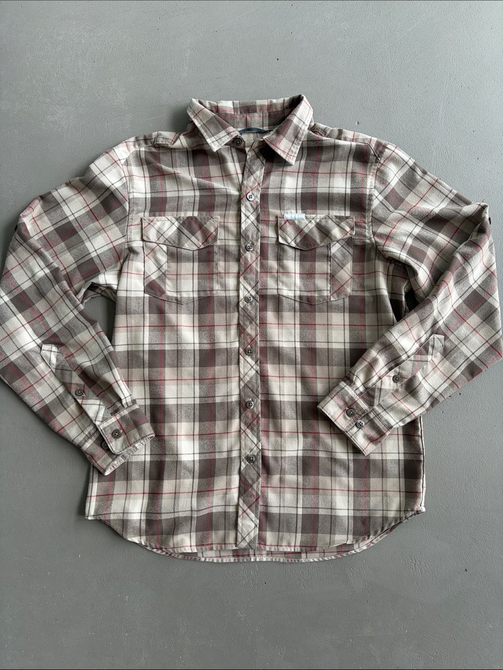 Columbia Omni-Wick Men's Plaid Button-Down Shirt in Beige, Brown, and Red Small